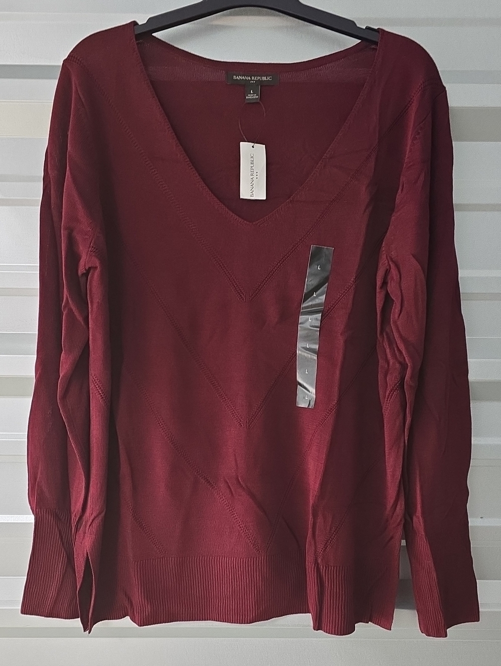 Banana Republic Women’s V-Neck Pullover Sweater - Maroon